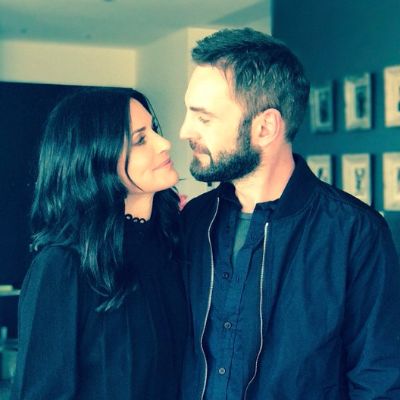 Photo of Johnny McDaid and his girlfriend,Courteney Cox.